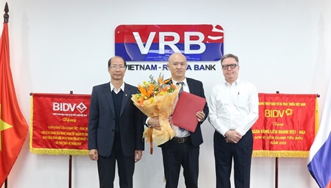 VRB CÔNG BỐ QUYẾT ĐỊNH BỔ NHIỆM GIÁM ĐỐC BAN QUẢN LÝ BÁN LẺ & MẠNG LƯỚI - HỘI SỞ CHÍNH