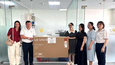 VRB KHÁNH HÒA TRAO QUÀ GIÁ TRỊ CHO KHÁCH HÀNG CỦA CHƯƠNG TRÌNH LOYALTY